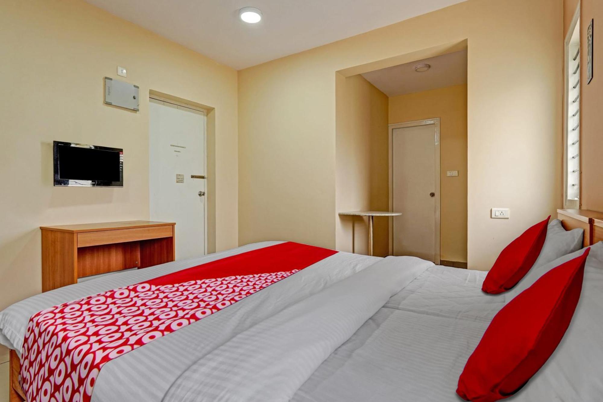 Super Hotel O Indra Suites Майсур Экстерьер фото